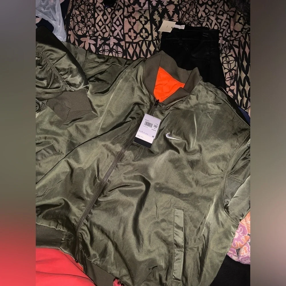 Nike NWT REVERSIBLE BOMBER ARMY GREEN / ORANGE LOGO holiday winter streetwear